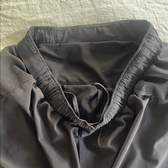 Men’s Lululemon Athletic Shorts - Picture 2 of 4